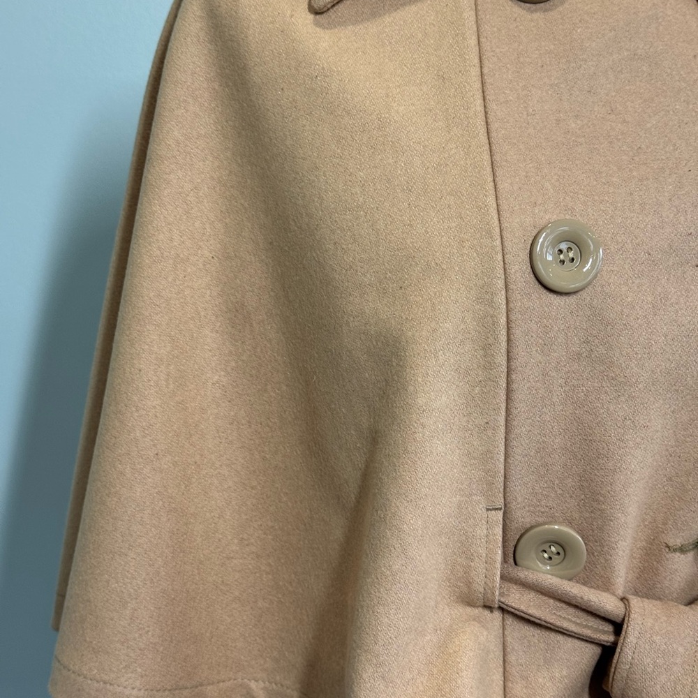 Cape Coat Button Belted Front Beige
SZ S/M - Picture 9 of 16